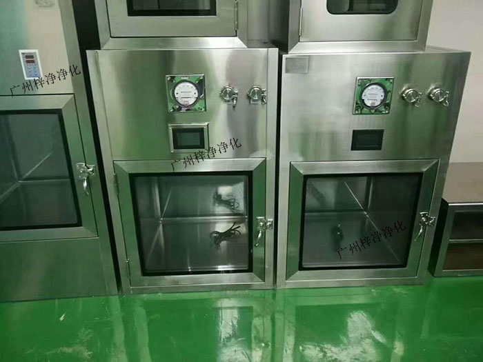 層流傳遞窗適用于需要隔離不同潔凈度級別的房間，如潔凈室與普通房間之間的連接、不同潔凈度級別潔凈室之間的連接等。